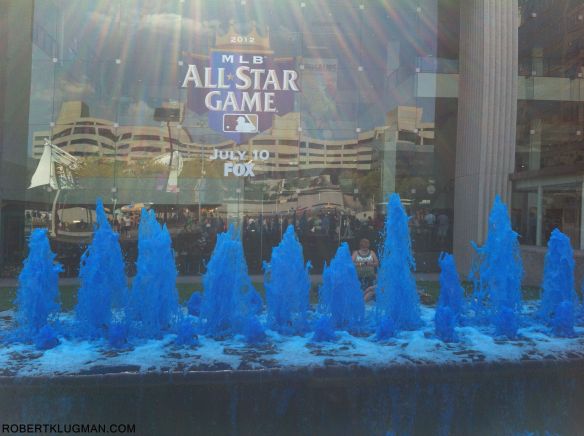 CROWN CENTER  FOUNTAIN TINTED BLUE (2)