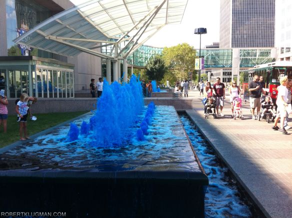 CROWN CENTER  FOUNTAIN TINTED BLUE (4)